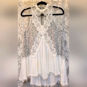 Free People Size XS Elegant Lace Sleeveless Top - White and Gray